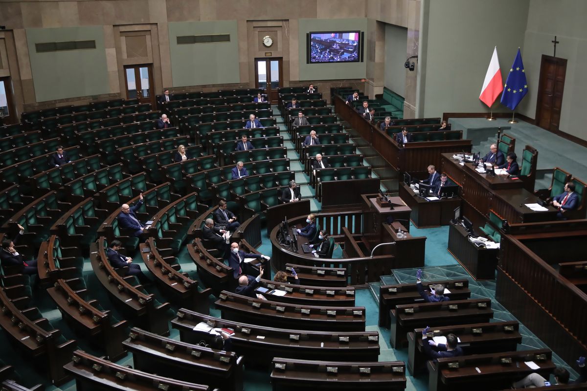 Koronawirus w Polsce. Sejm wstrzymał obrady ws. wyborów korespondencyjnych
