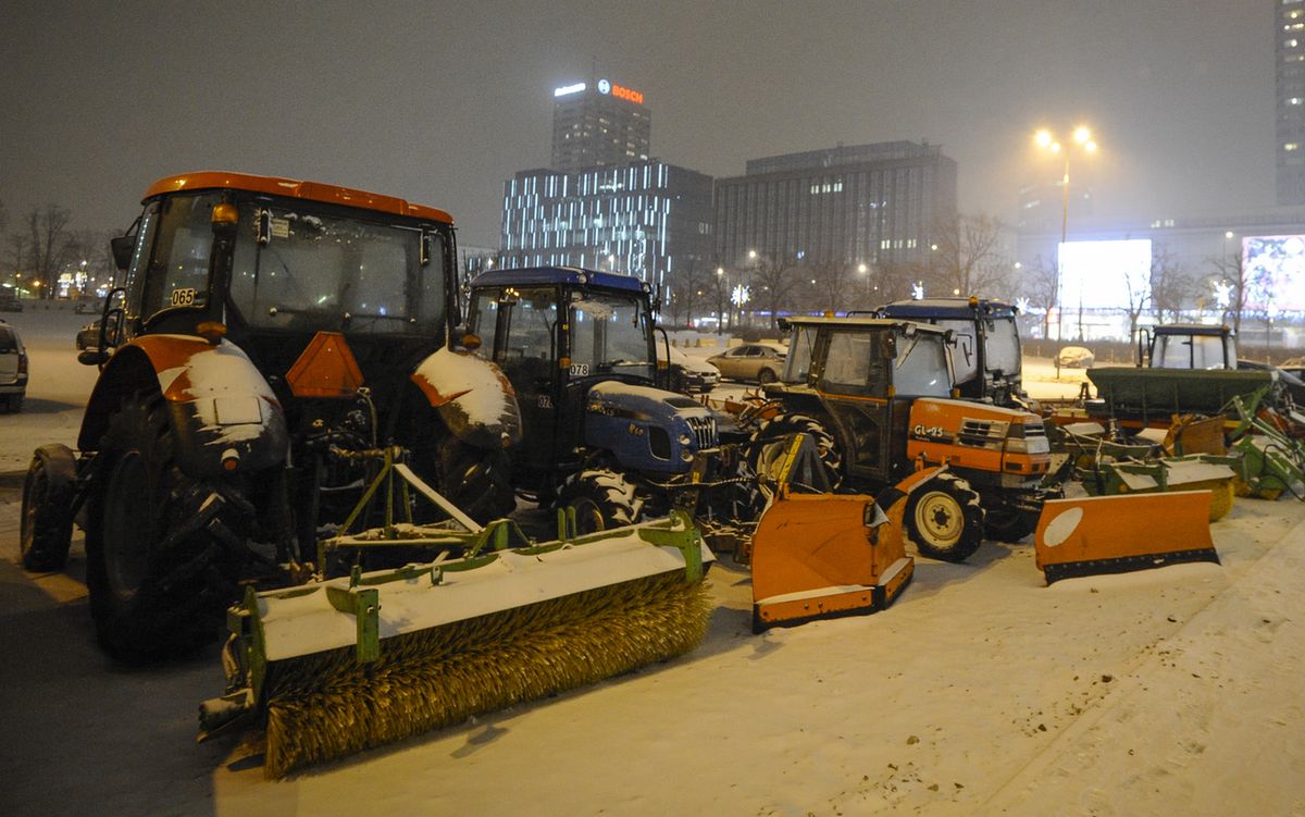 Warszawa oszczędzi 60 mln na odśnieżaniu ulic