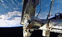 Ostatni amerykański prom zacumował do stacji kosmicznej