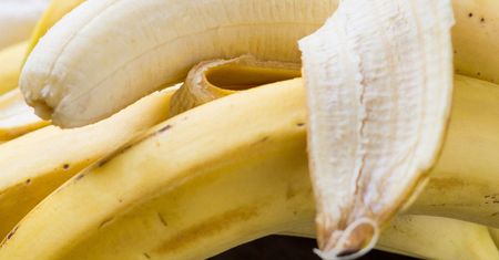 Lepiej nie pozbywaj się tej części bananów. Jej funkcja może cię zdziwić