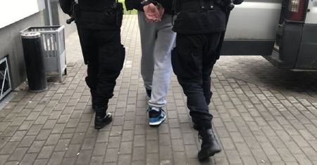 Był poszukiwany przez Interpol. Wpadł na pasach