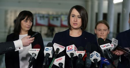 Tylko w WP. PiS przekabacił dwie nowe posłanki. Jedna się wyłamała. Nam zdradza, dlaczego