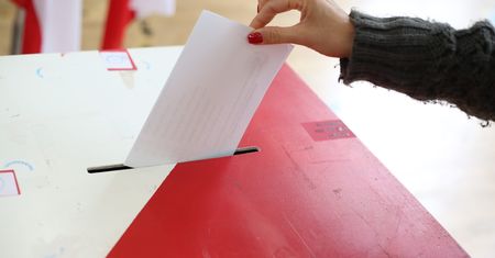 Najnowszy sondaż. Od wyborów PiS zyskało 6,4 pkt. proc., PO straciło 5,1 pkt. proc.