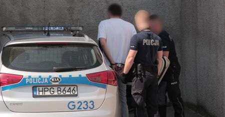 Małe dzieci pobite w Policach. Rodzice zatrzymani