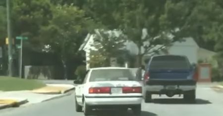Holował auto bez kierowcy. To musiało się źle skończyć