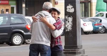 "Przytulisz Żyda?" Nietypowa akcja społeczna na ulicach Łodzi