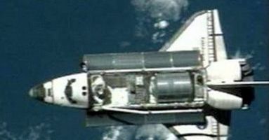 Discovery przycumował do ISS