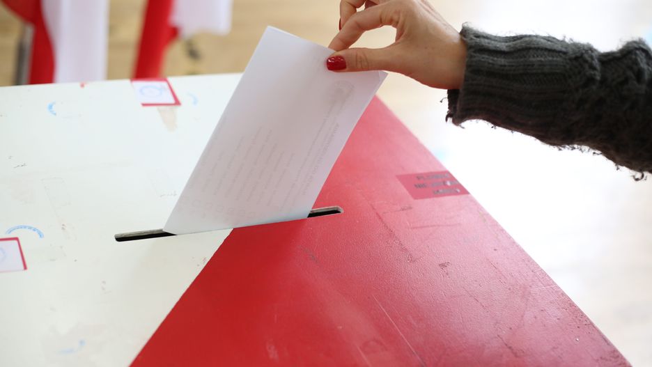 PiS zyskało od wyborów, a PO straciło. CBOS publikuje wyniki najnowszego badania