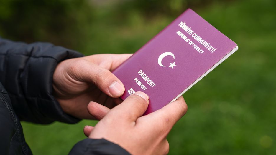 Mężczyzna sugerował funkcjonariuszom straży granicznej, że taki sposób podróżowania podpowiedziała mu żona