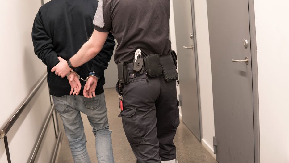 Łódź: pseudokibice zatrzymani. Najmłodszy miał 15 lat, odpowiedzą za pobicie i rozbój (zdjęcie ilustracyjne)