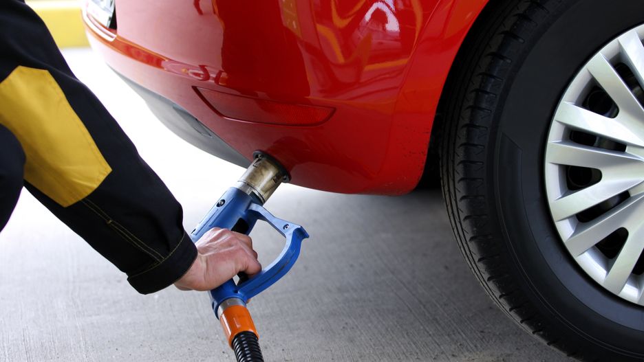 Tankowanie LPG na stacji paliw.