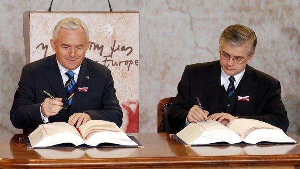 Podpisanie traktatu akcesyjnego (fot. PAP - Radek Pietruszka)