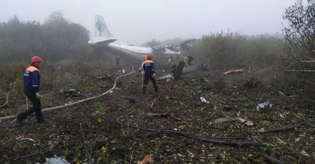 Lwów. Awaryjne lądowanie samolotu An-12 na Ukrainie