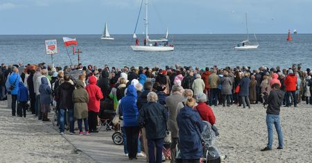 "Polacy się modlą, Niemcy dyskutują". Głos zza Odry ws. "Różańca do granic"