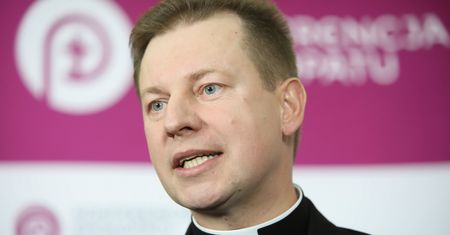 Raport o pedofilii w Kościele powstanie po sporym opóźnieniu. Jest data