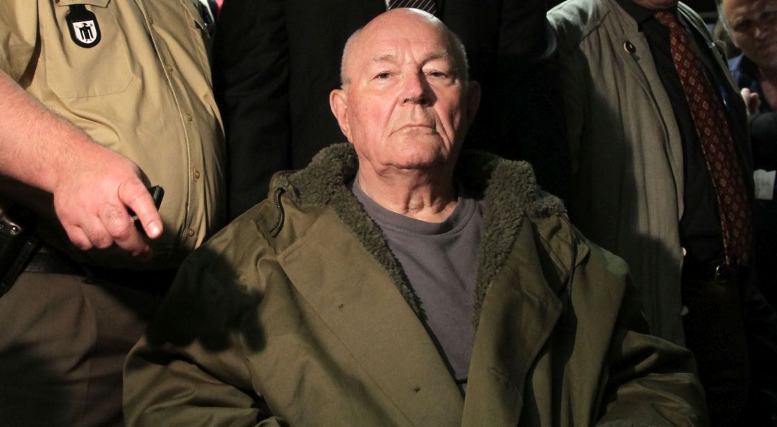 12 maja 2011 r. John Demjanjuk słucha werdyktu sądu w Monachium. 