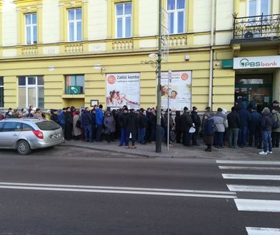 Szturm na odziały banku PBS. Klienci chcą odzyskać pieniądze