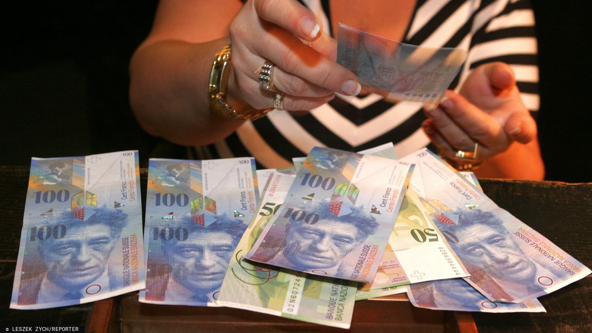 Rzecznik finansowy chce wiedzieć, jak to możliwe, że firma deklaruje aż tak wysokie możliwe zyski w sprawy związane z kredytami frankowymi.