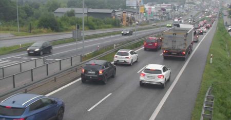 Korek na wjeździe do Krakowa. Utrudnienia na zakopiance potrwają do południa