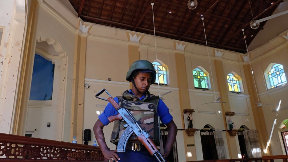 Żołnierz w jednym z kościołów zaatakowanych na Sri Lance