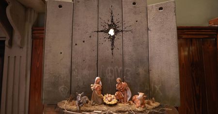 Banksy wrócił z nową wizją Bożego Narodzenia. Gwiazdka zastąpiona nowym symbolem
