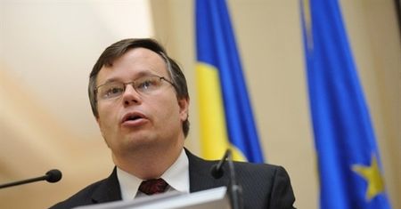 Przywiózł miliardy w dziurawym bucie
