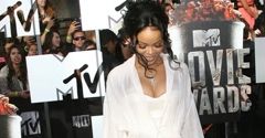 Rihanna cała w bieli