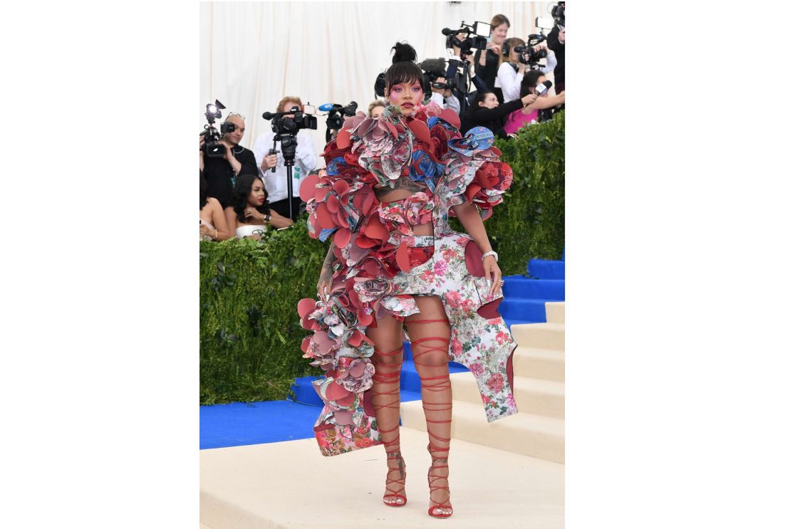 W przyszłości w doborze garderoby będzie pomagać nam SI. Dla niektórych to dobrze. Na zdjęciu Rihanna na Met Gala 2017 