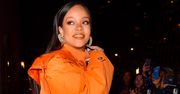 Rihanna w neonowej stylizacji. Pomarańczowy strój skutecznie przyciągał wzrok