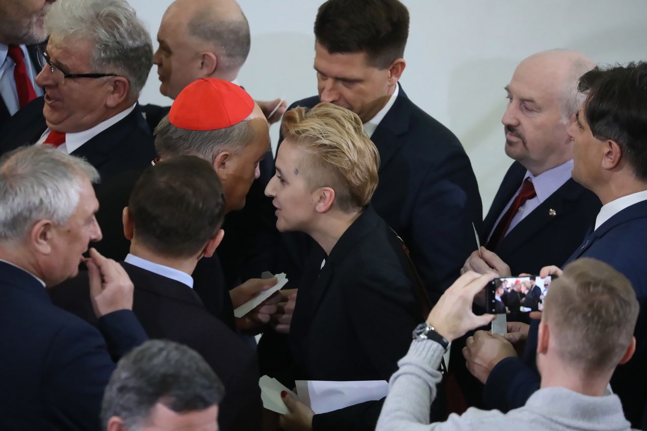 Scheuring-Wielgus zaprosiła Nycza na konferencję o pedofilii w Kościele. "Spuścił głowę" 