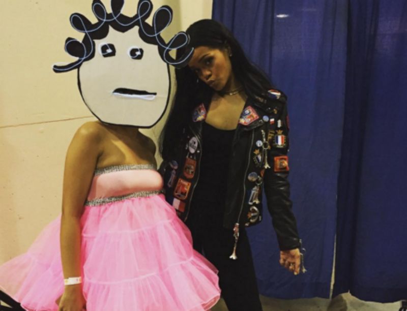 Rihanna zaskoczyła fankę. "Jestem twoją dziewczyną!"