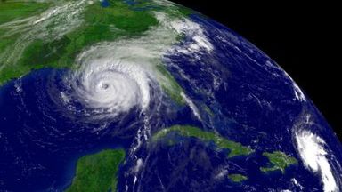 Jeanne (po prawej) i huragan Ivan