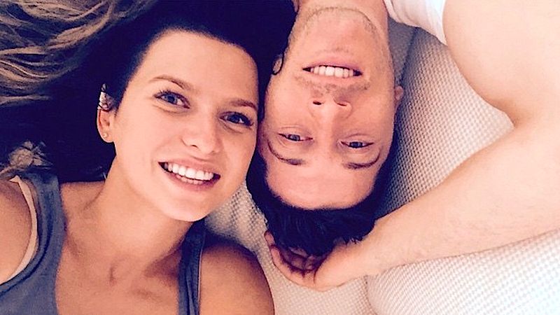 Robert Lewandowski całuje Annę Lewandowską na Instagramie