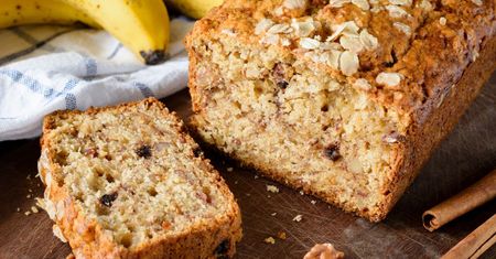 Domowy chlebek bez drożdży i zakwasu. Zrobisz ze starych bananów
