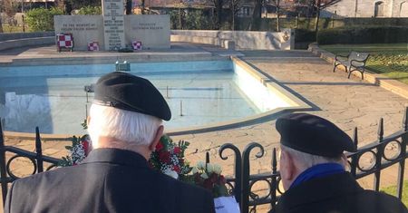Poruszające zdjęcie polskich weteranów. Wbrew władzom oddali hołd kolegom