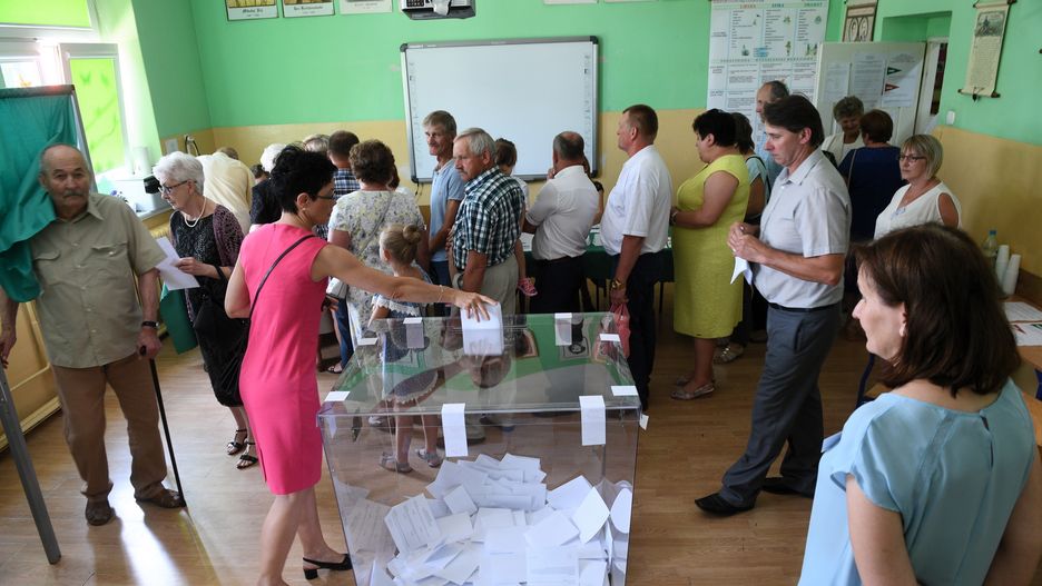 Mieszkańcy Baranowa podczas referendum ws. lotniska