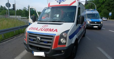Dolnośląskie. Zderzenie trzech pojazdów. 7 osób rannych