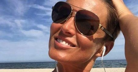Ilona Felicjańska nie martwi się czekającą ją sprawą w sądzie. Opala się na plażach Florydy
