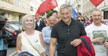 Magdalena Dobrzańska-Frasyniuk oburzona listem żony Zybertowicza. "Mówi o hejcie? Zapraszam do mnie"