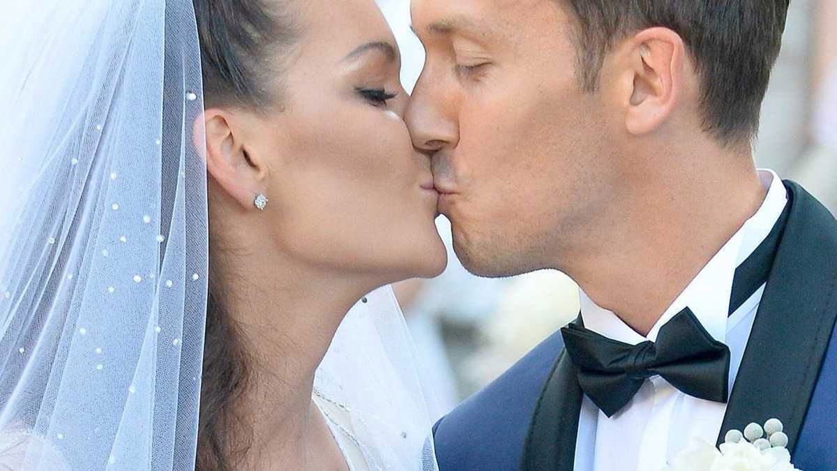Rozebrana Agnieszka Radwańska szaleje z mężem na greckiej plaży! Gwiazda tenisa świętuje drugą rocznicę swojego ślubu!