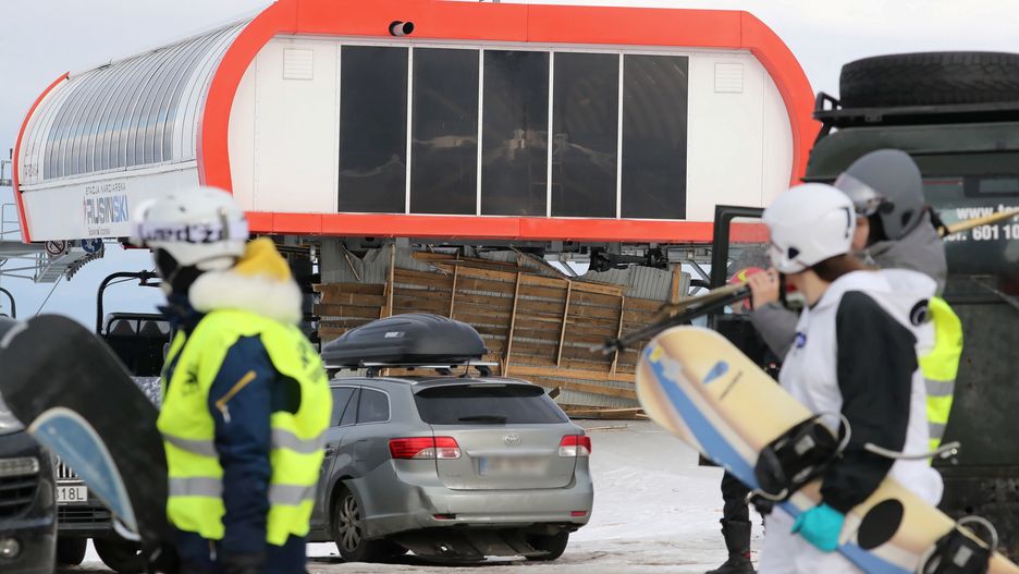 Bukowina Tatrzańska. Wichura zerwała dach. Nie żyją dwie osoby