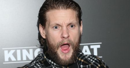 Sebastian Fabijański na premierze filmu "Psy 3: W imię zasad". Pojawił się bez Maffashion?
