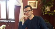 Radny PiS od "macicy w kiblu" nie stracił pracy. Bronił się kontrowersyjnymi cytatami polityków
