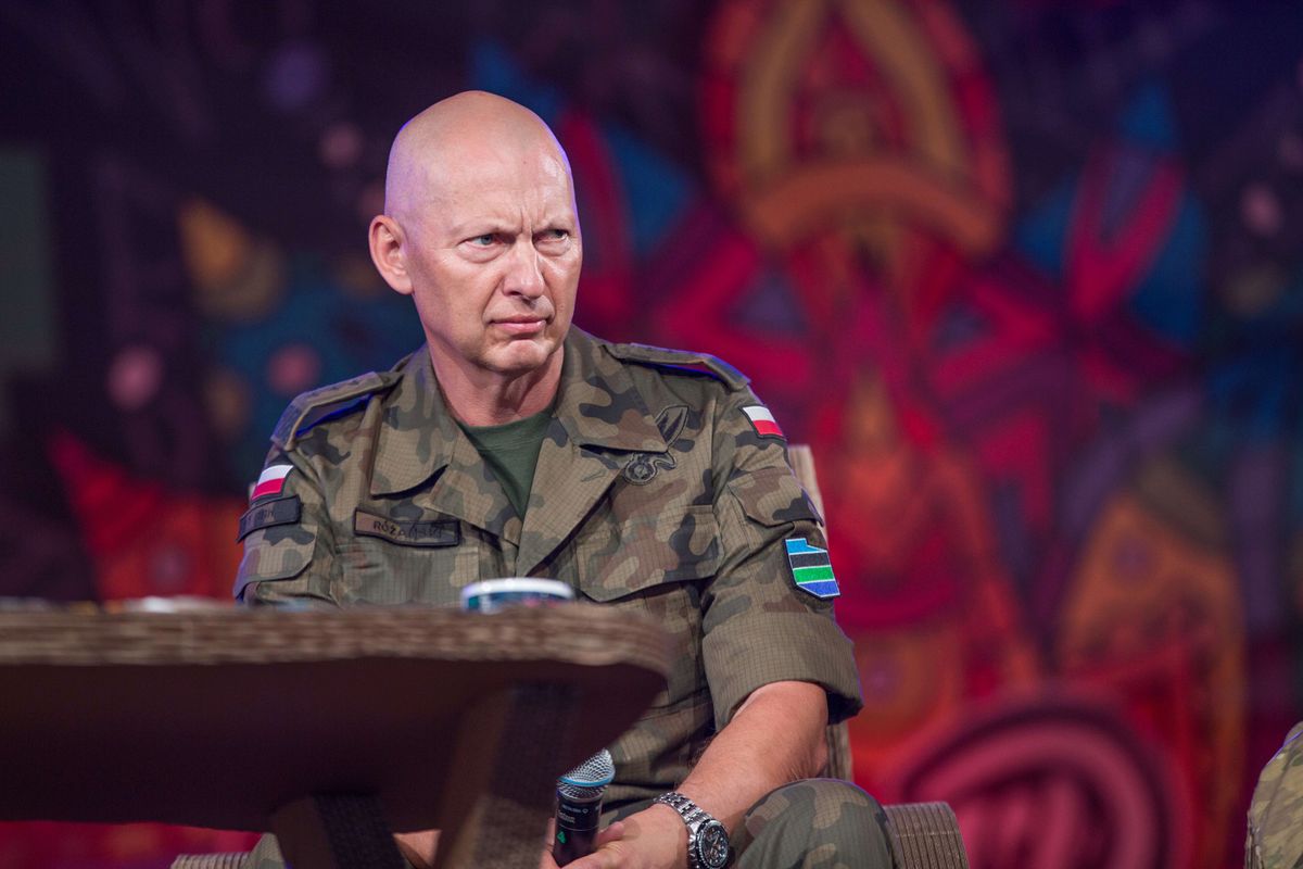 Generał Różański na Pol’and’Rock: politycy PiS pchają nas do wojny