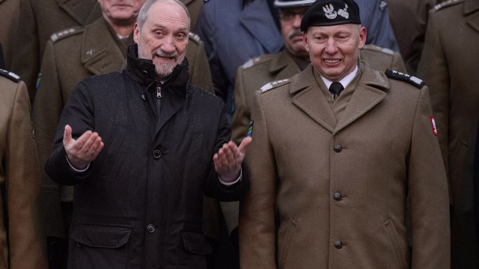 Na zdjęciu minister obrony narodowej Antoni Macierewicz i były generał Mirosław Różański