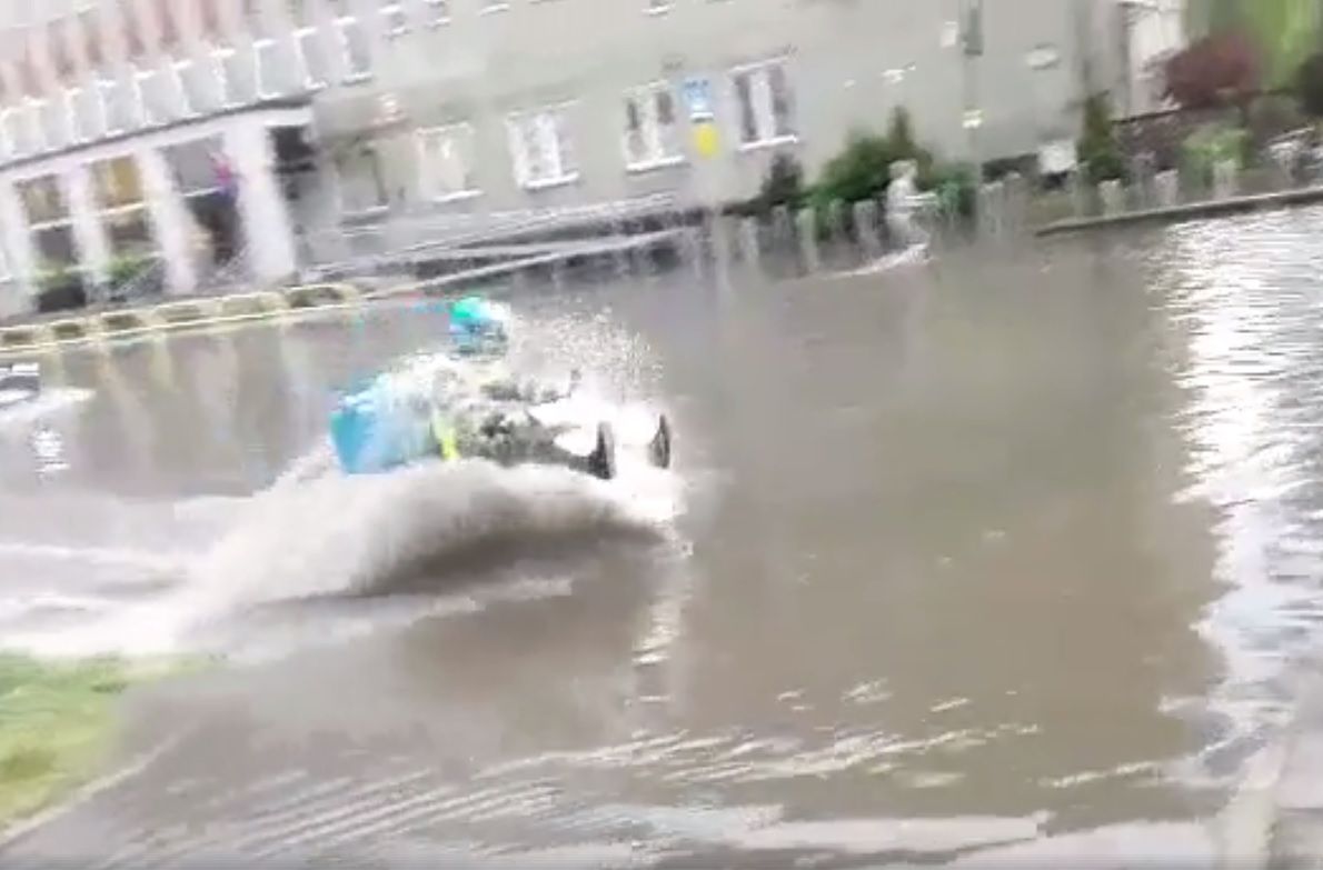 Zazwyczaj podobna ilość deszczu spada nie w 30 minut, a w miesiąc