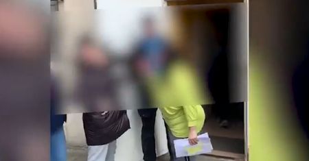 Koronawirus w Polsce. Plucie i awantura w kolejce na pocztę w Gdańsku