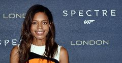 Naomi Harris na premierze "Spectre" - genialna wzorzysta mini!