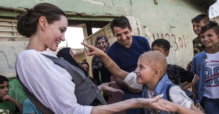 Przejęta Jolie odwiedziła Mosul. "To największe spustoszenie, jakie w życiu widziałam"