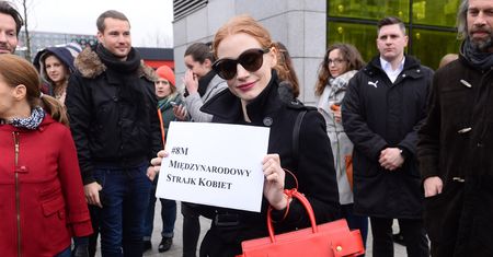 Tłumy Polek i Jessica Chastain protestują w Międzynarodowym Dniu Kobiet! (ZDJĘCIA)